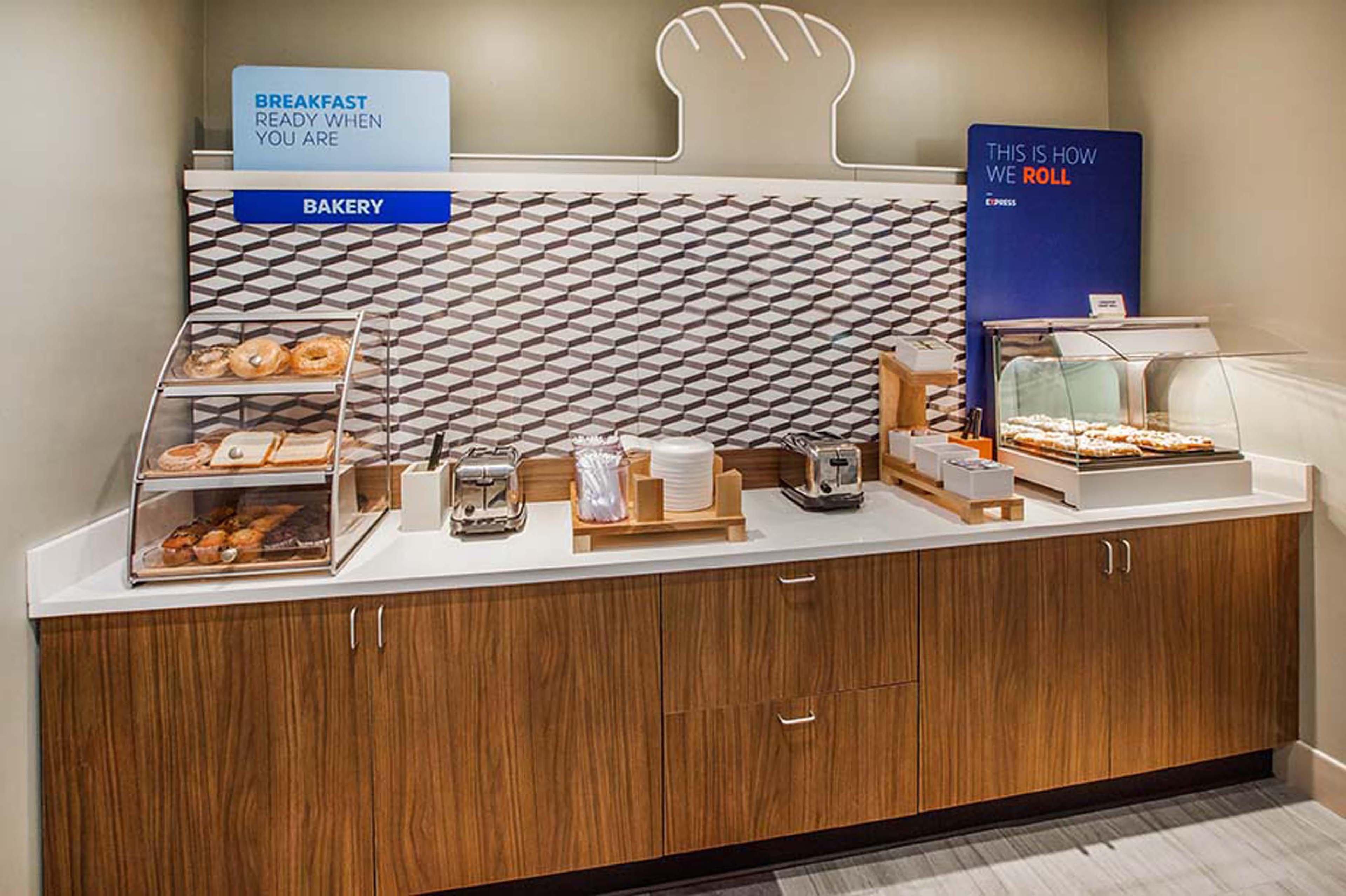 Holiday Inn Express & Suites - Oklahoma City Airport By Ihg Ngoại thất bức ảnh